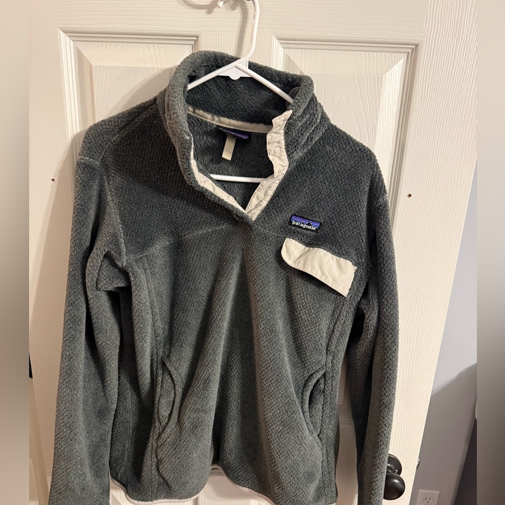 Patagonia Charcoal and Cream Fleece Jacket